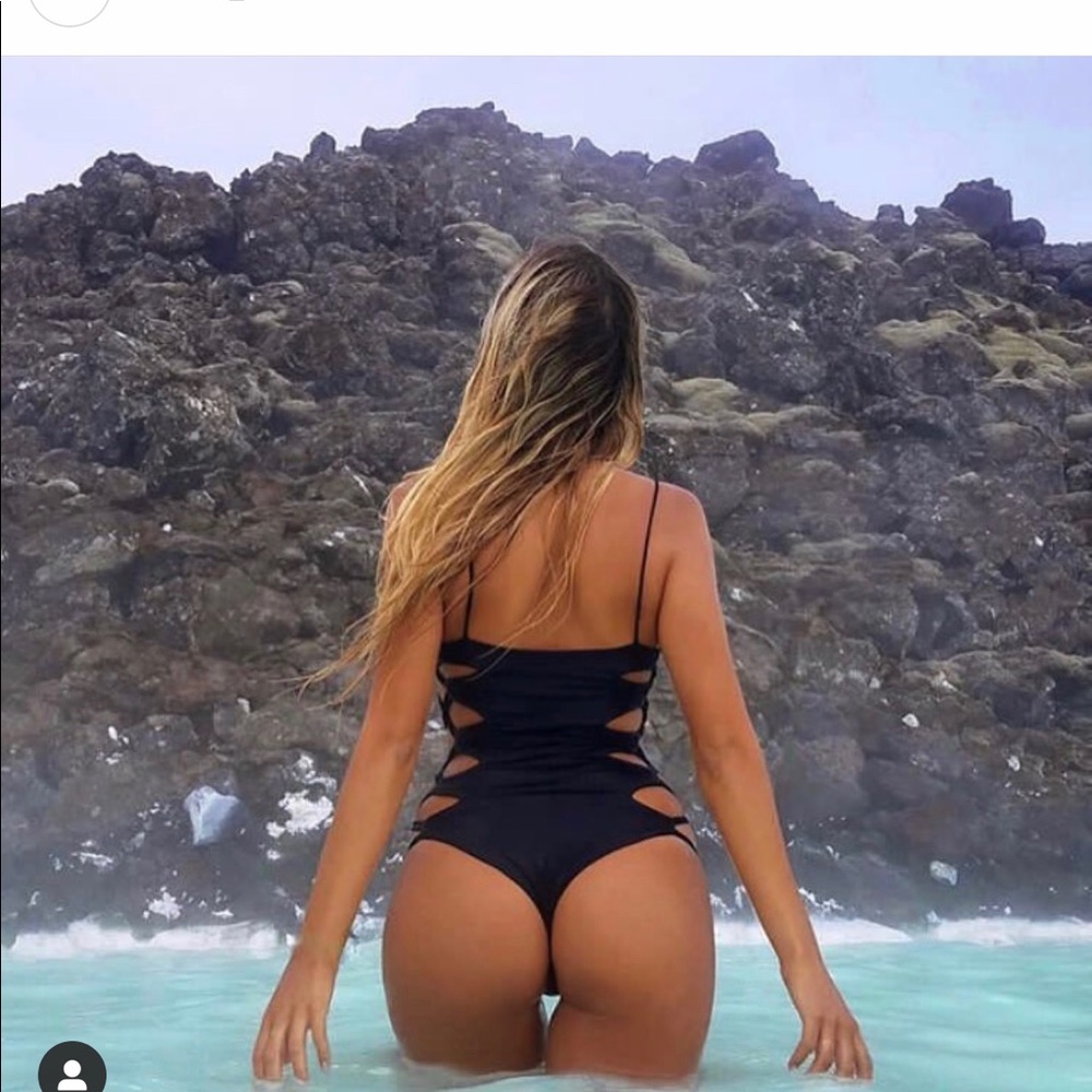 One piece Kaohs cut out swim suit